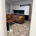 Shengjin Apartaments Kozmai