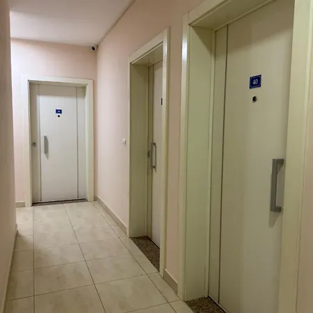 Διαμέρισμα Leon Shëngjin